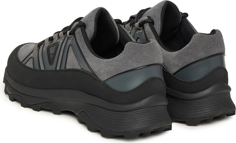 Сникърси Guess