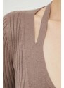 Пуловер Guess дамски в кафяво от лека материя
