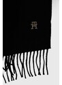 Вълнен шал Tommy Hilfiger в черно с изчистен дизайн AW0AW15349