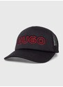 Шапка с козирка HUGO в черно с апликация 50506071