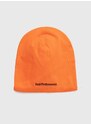 Памучна шапка Peak Performance в оранжево с фина плетка от памук