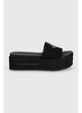 Чехли Calvin Klein Jeans FLATFORM SANDAL MET в черно с платформа YW0YW01036