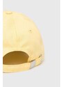 Детска памучна шапка с козирка Guess в жълто с апликация